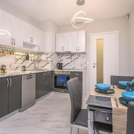 Appartement Stylish Residential Flat - With Parking & Balcony By Flat Mаnager *
