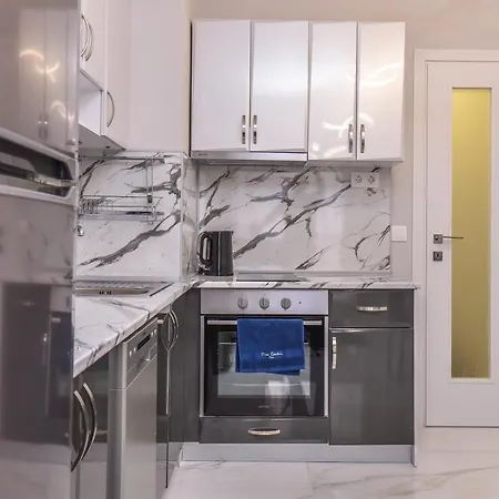 Appartement Stylish Residential Flat - With Parking & Balcony By Flat Mаnager